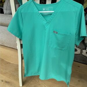 Women’s figs Catarina one pocket scrub top surgical green